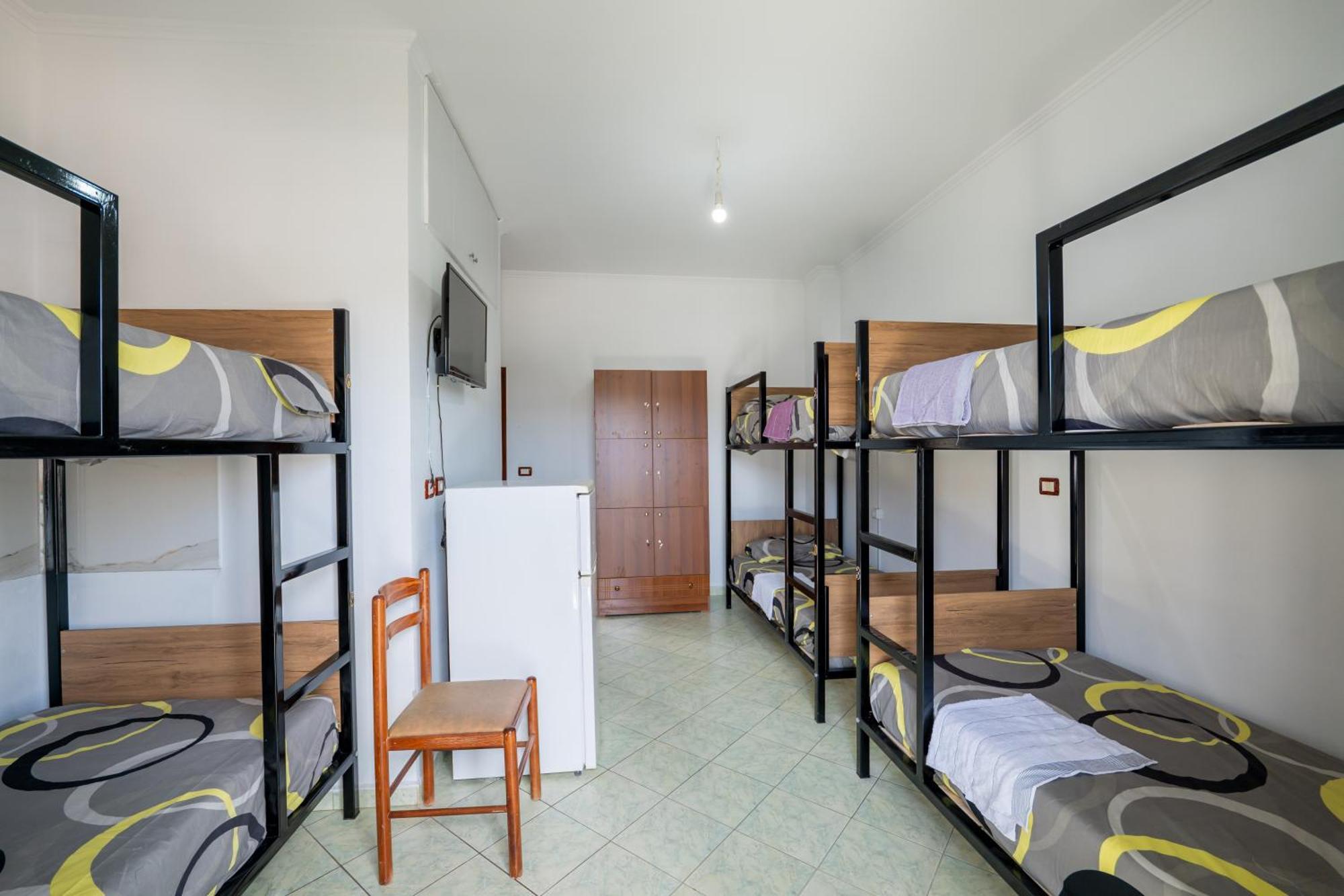 Apartament Brothers Of The World *