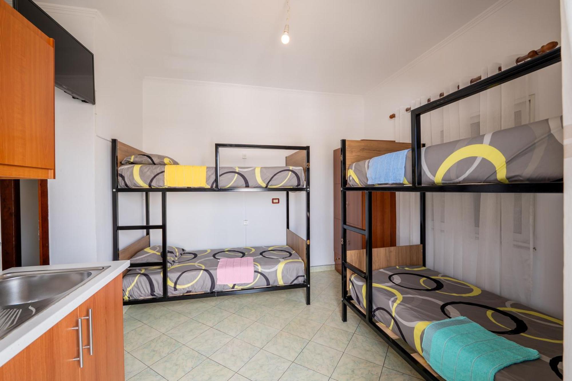 Apartament Brothers Of The World